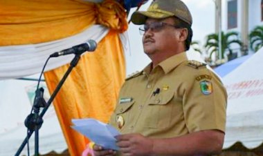 Bupati Aptripel Dimakamkan Gunakan Protokol COVID-19