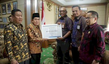 Wako AJB Terima Penghargaan dari PLN