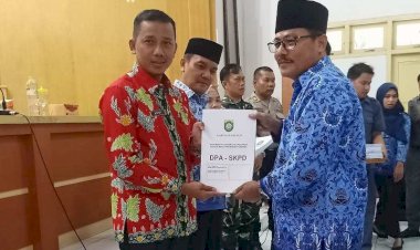 Wabup Serahkan DPA SKPD dan DPA PPKD Anggaran Tahun 2020