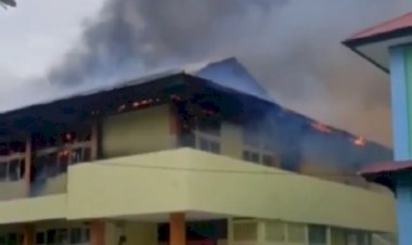 Kampus UMSB Padang Terbakar Hebat