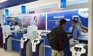 Viral Video Nasabah Terlentang di Lantai Kantor Cabang BCA, Begini Kata Manajemen