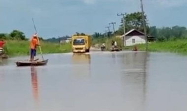 Debit Sungai Batanghari Terus Naik, Jalan di Kumpeh Muarojambi Terendam Banjir