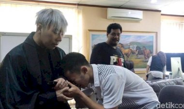 Duh! Peramal Roy Kiyoshi Ditangkap Polisi Terkait Narkoba