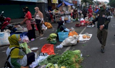 Pemerintah Pusat Atur Jarak Pedagang Pasar Tradisional Secara Nasional