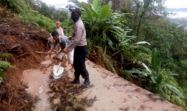 Diterjang Longsor, Akses Jalan Batangasai Putus
