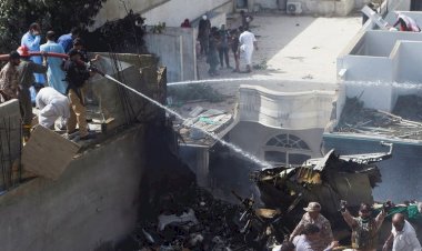 Pesawat Airbus Jatuh di Pakistan, Bawa Penumpang Lebih 100 Orang