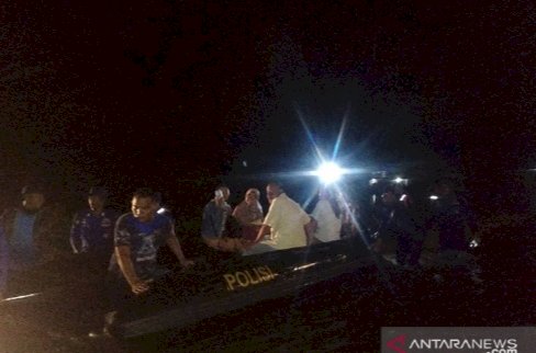 Polisi Evakuasi Satu Keluarga Terjebak Banjir di Aceh Besar