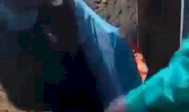 Viral! Video Peti Terjatuh Saat Pemakaman Covid-19: Kurang ajar! Pecak Macak, Pecak Lihai