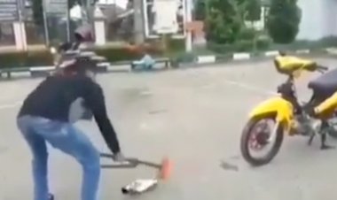 VIRAL! Pemuda Ini Rusak Knalpot Motornya Sendiri, Ternyata...