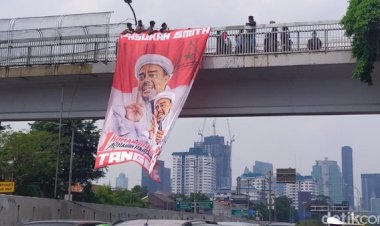 Bentangkan Spanduk Habib Rizieq di Atas JPO, Massa PA 212 Tuntut RUU HIP Ditarik