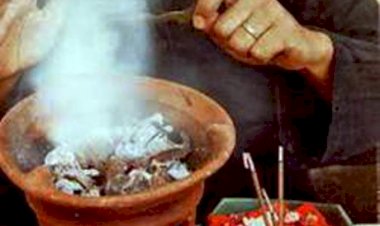 Dituduh Santet Tetangga, Nenek 60 Tahun di Madura Ini Ikuti Ritual Sumpah Pocong