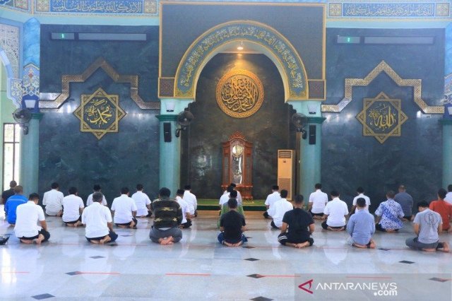 Terapkan Protokol Kesehatan, Masjid Raya Al Azhom Tangerang Sudah Gelar Shalat Berjamaah