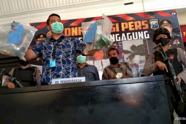 Oknum Legislator PDIP Terduga Pelempar Botol Bir di Aula Pendopo Lolos dari Jerat Hukum