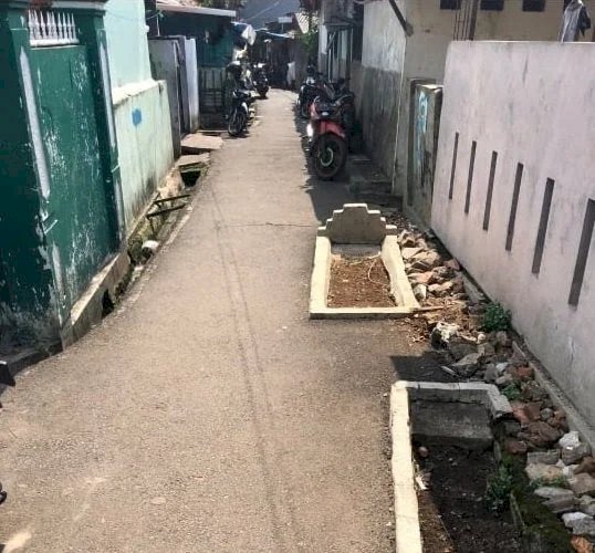Wow Ada Kuburan di Gang 'Senggol' di Pulogadung, Begini Ceritanya