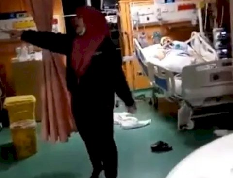 Viral! Wanita Ini Kesurupan Teriak Ngaku Iblis, Tunggu Pasien Koma