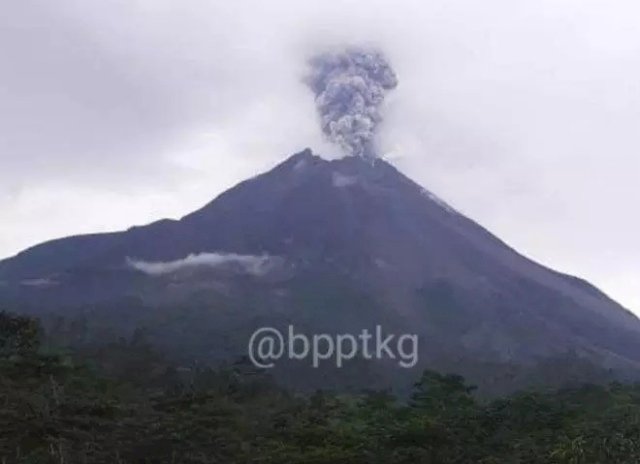 Merapi Meletus Dua Kali, Tinggi Kolom Capai 6.000 Meter