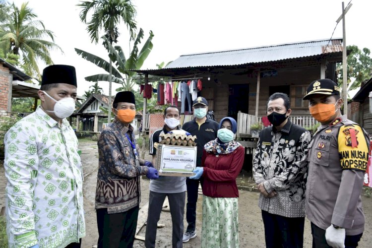 Fachrori Salurkan Bantuan Pangan Kepada Masyarakat Terdampak COVID-19