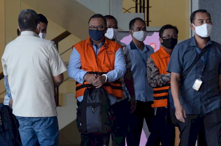 KPK Tahan Tiga Tersangka Uang Ketok Palu yang Mantan Pimpinan DPRD Provinsi Jambi