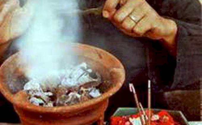 Dituduh Santet Tetangga, Nenek 60 Tahun di Madura Ini Ikuti Ritual Sumpah Pocong