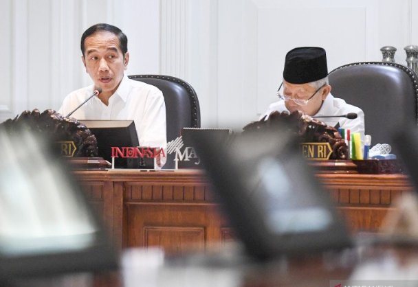 Presiden Jokowi minta para Menteri buat Terobosan atasi COVID-19: Tidak Datar-datar Saja!