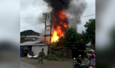 Breaking News!!! Dilalap Si Jago Merah, 3 Rumah di Merlung Tanjab Barat Rata dengan Tanah