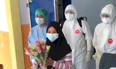 Diberikan Bunga, 2 Pasien Covid-19 di Tanjab Barat Ini Dinyatakan Sembuh