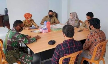 Dikira Penyapu Jalan, Bos Kantoran Ini Suruh Ibu Camat Bersihkan Sampah: Saya Nggak Kenal Camat Sini