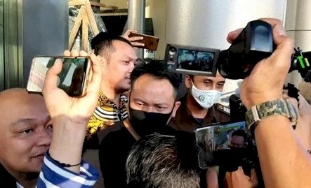 Vicky Prasetyo Resmi Jadi Tahanan Jaksa