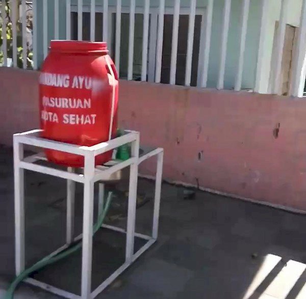 Viral Tong Cuci Tangan Cegah COVID-19 di Pasuruan Berisikan Bangkai Tikus