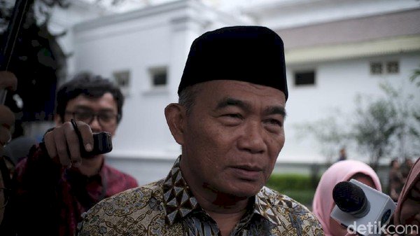 Waspada Penularan Corona via Udara, Menko PMK Minta Khotbah Jumat Diperpendek
