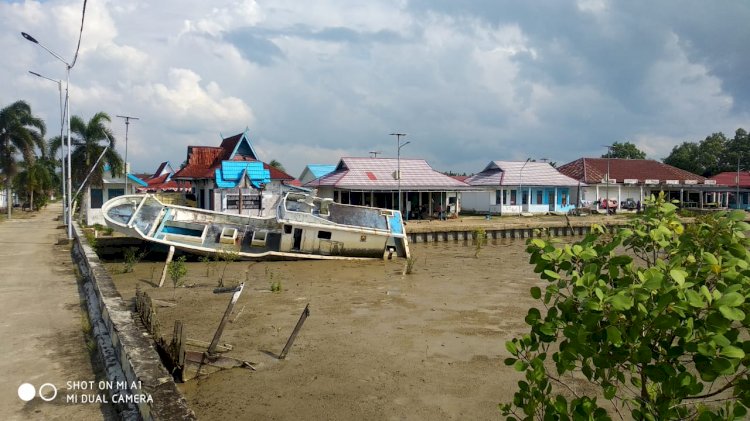 Ada Bangkai Kapal di TPI Tanjab Barat, Ketua HNSI: Lebik Baik Tenggelamkan di Laut