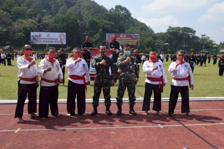 242 Mahasiswa Unhan Selesaikan Diksarmil di Akmil, Rektor Lakukan Pematahan Balok & Baja Rangkap Lima
