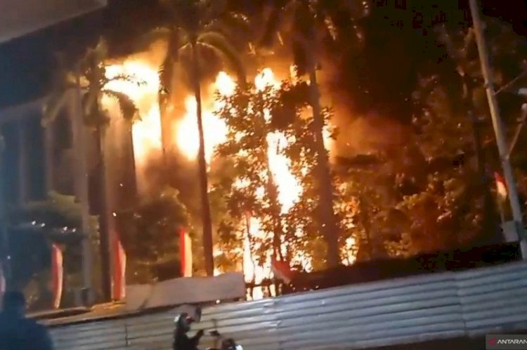 Kantor Kejagung Masih Terbakar, Damkar: Kerahkan 155 Personil Fokus Padamkan Api