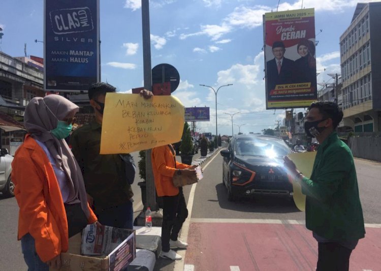 Lagi, Puluhan Mahasiswa di Jambi Galang Dana untuk Korban kebakaran di Tanjab Timur