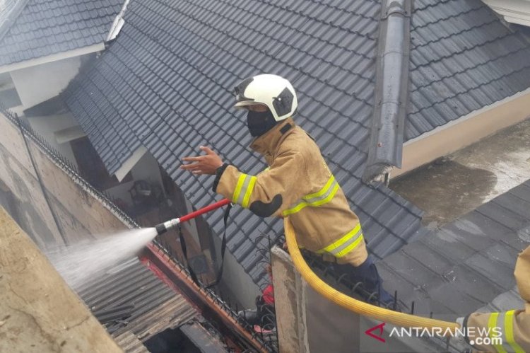 Delapan Unit Rumah di Kelapa Dua Wetan Jakarta Timur Terbakar