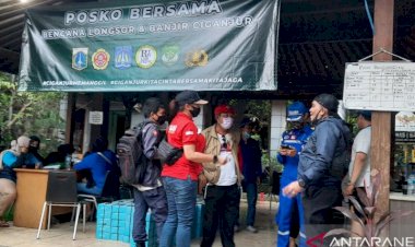 Warga Terdampak Longsor dan Banjir di Ciganjur Jakarta Butuh Bantuan Pakaian