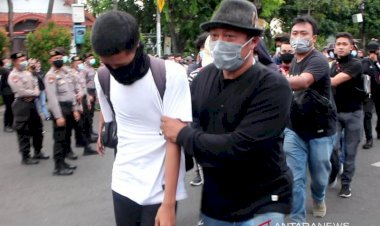 Polrestabes Surabaya Periksa Lanjut Pemuda Diamankan Saat Demo
