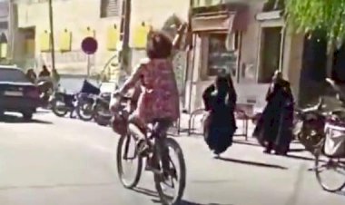 Tak Pakai Jilbab Saat Bersepeda Riang, Wanita Muda Ini Ditangkap