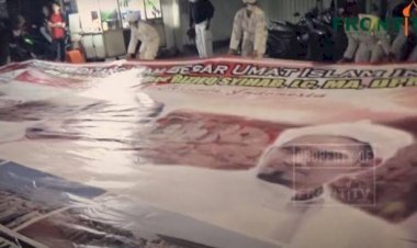 Begini Sambutan Habib Rizieq Pulang, Pasang Baliho Raksasa Bertuliskan Bersimbah Darah dan Nyawa