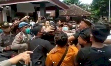 Viral! Anggota DPD RI Ini Dipukul Pendemo, Begini Mulanya...