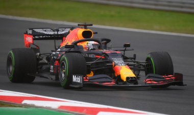 Gunakan Ban Intermediate, Verstappen Dominan Sapu Bersih Sesi latihan GP Turki