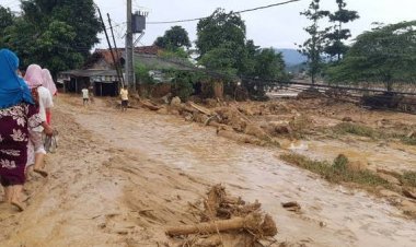Lima Rumah dan Satu Sekolah di Lebak Terdampak Longsor