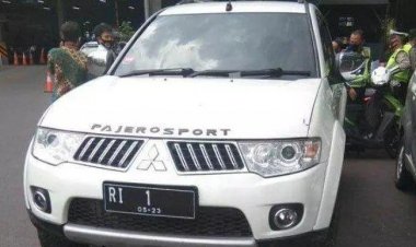 Pengemudi dan Motif Mobil Berpelat RI 1 yang Terobos Pintu Mabes Polri Terungkap