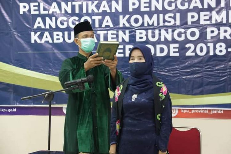 Terapkan Protokol Kesehatan, Maryam Dilantik Jadi Anggota KPU Bungo