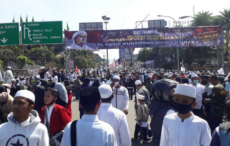 Lautan Massa Sambut Rizieq di Bogor, Lalu Lintas di Jalur Puncak Ditutup Sementara