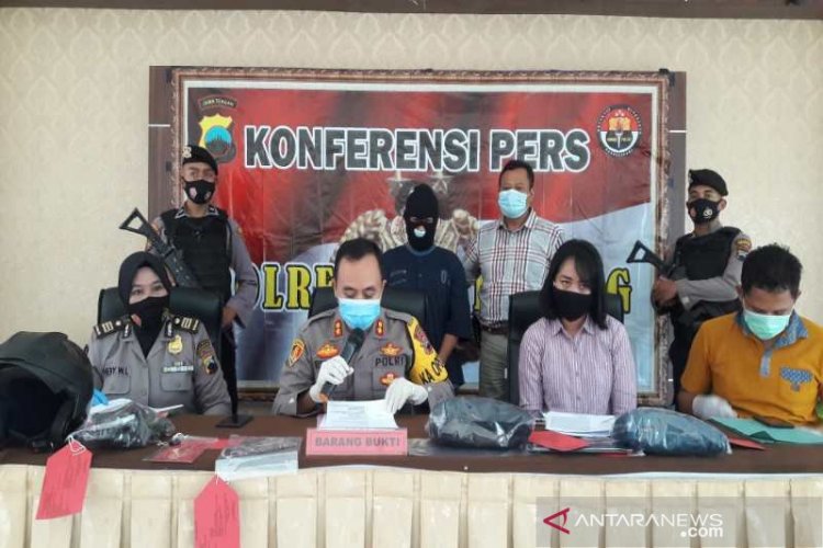 Sudah Berumur Tak Tobat! Pencuri Spesialis Minyak Goreng Toko Swalayan Berakhir di Kantor Polisi