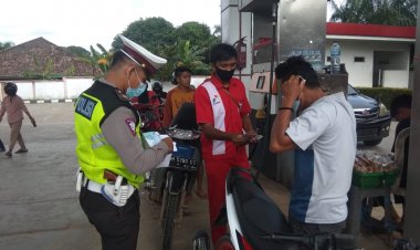 Bukan Razia Kendaraan Bermotor, Polisi di Muarojambi Ini Imbau Pengendara Gunakan Masker