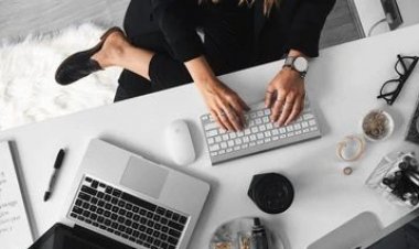 Intip Yuk Info Lowongan Kerja 2021, Perempuan Posisi Admin Sosmed & Gaji Hingga 4 Juta!