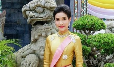 Heboh! Ribuan Foto Hot Selir Raja Thailand Dibocorkan ke Publik