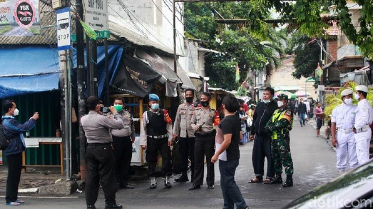 Polisi dan TNI Jaga di Petamburan Jelang Pemeriksaan Rizieq
